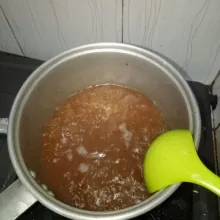Masak sampai mendidih, pastikan gula larut . Angkat dan biarkan uap panas hilang