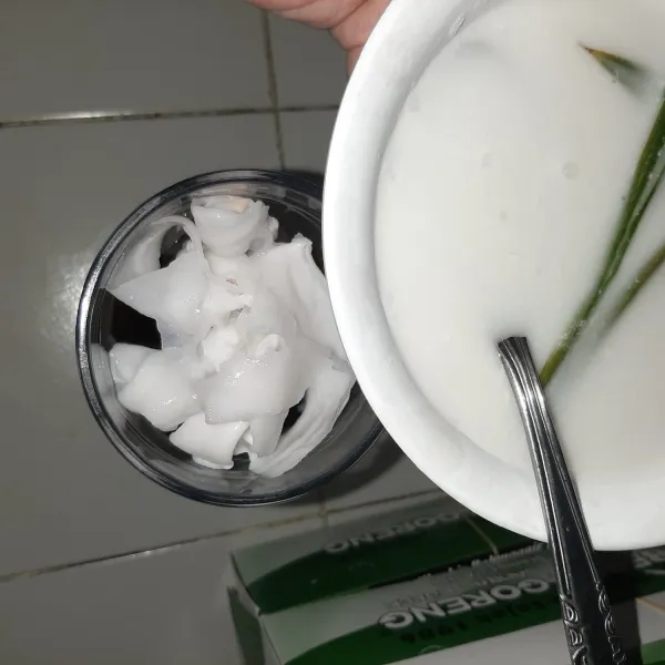 Siram dengan santan