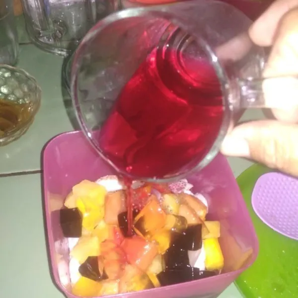 Tambahkan sirup coco pandan