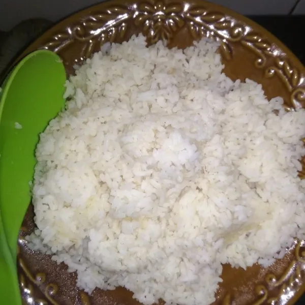 Siapkan nasi putih