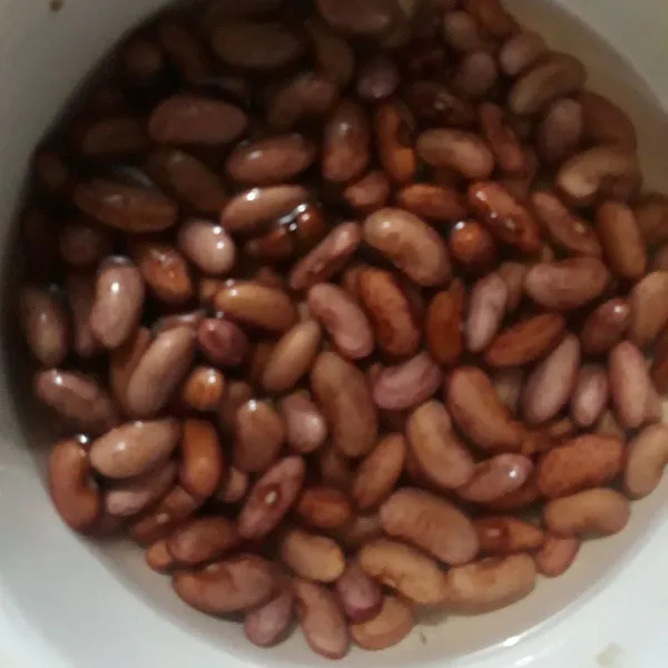 Rendam kacang merah selama 1 jam.Tiriskan