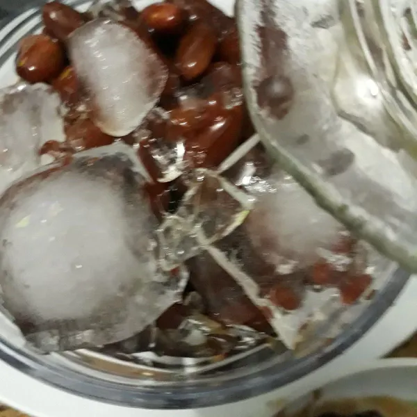 Tuang kacang merah dan susu segar