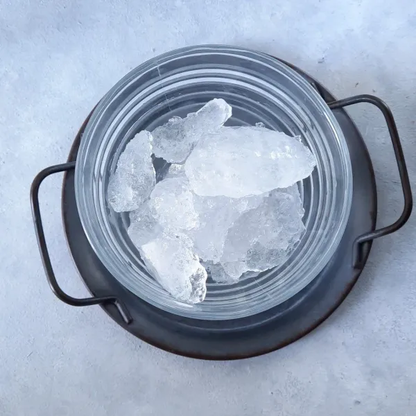 Tata es batu di dalam gelas.