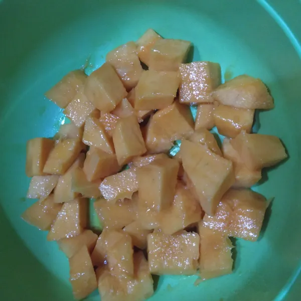 Kupas mangga & potong kotak