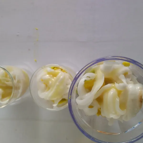 Masukkan alpukat, kelapa dan nangka.