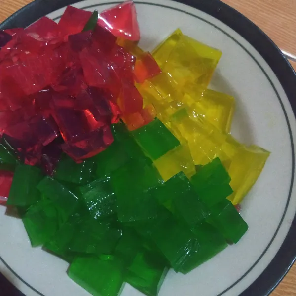 Lalu potong-potong kotak