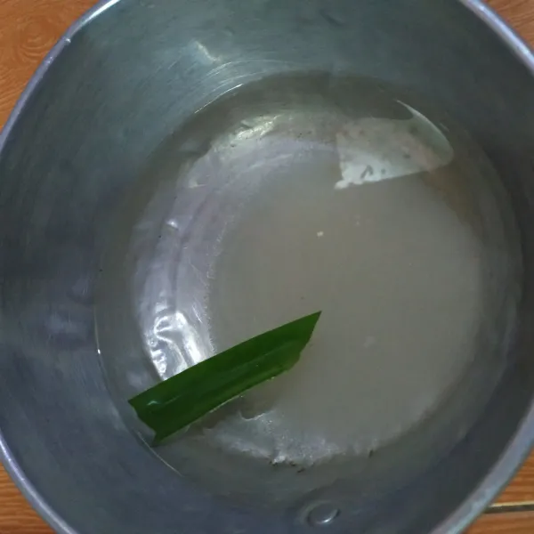 Sirup gula : rebus sampai mendidih air,gula pasir & daun pandan,angkat & dinginkan