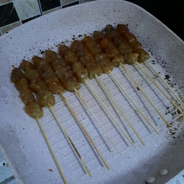 Panggang sebentar hingga sedikit kering