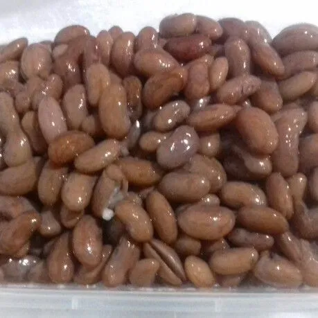 Rebus kacang merah hingga empuk.