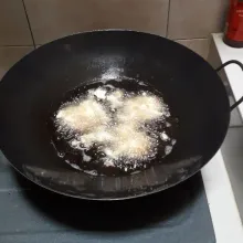 Goreng di minyak yang panas