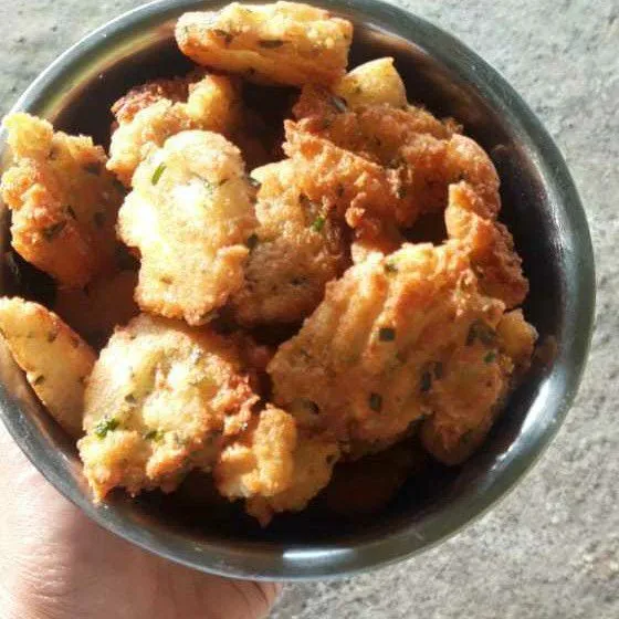 Singkong Parut Goreng Kucai