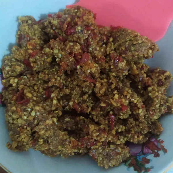 Ulek atau blender kasar, sesuaikan rasanya, sisihkan dahulu.