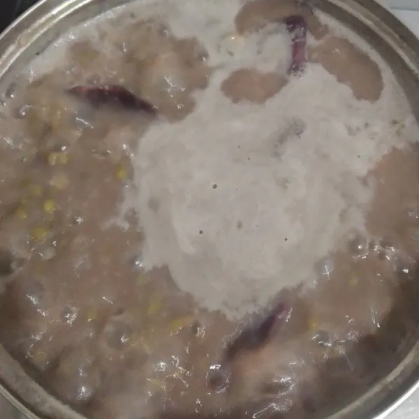 Setelah mendidih lalu koreksi rasa, jika sudah pas angkat dan matikan api