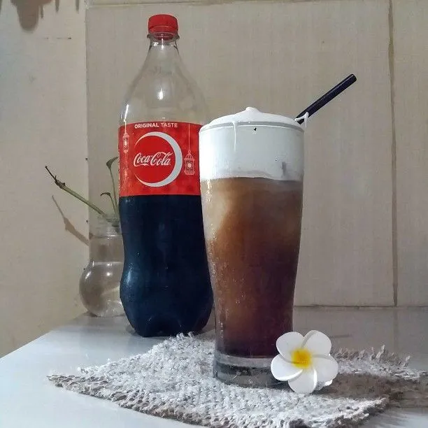 Coca - Cola Float