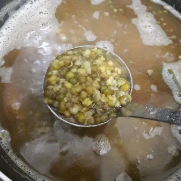 Masak hingga kacang ijo lunak jangan lupa koreksi rasa.