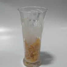 Tambahkan es batu.