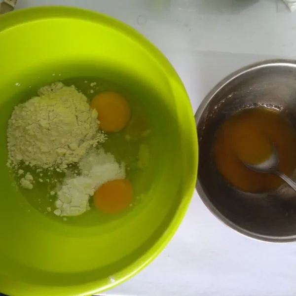 Siapkan bahan.