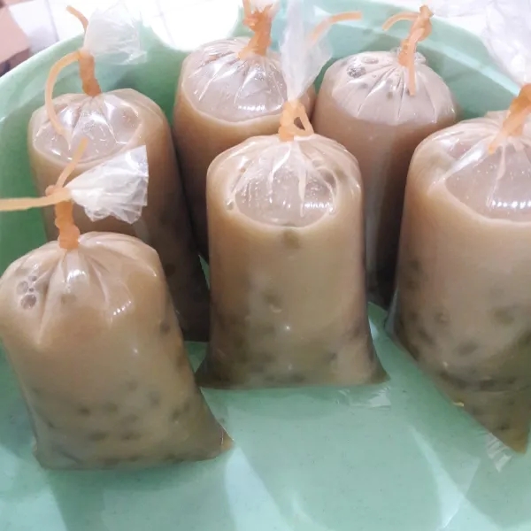 Bungkus dengan plastik es, lalu bekukan dalam freezer.