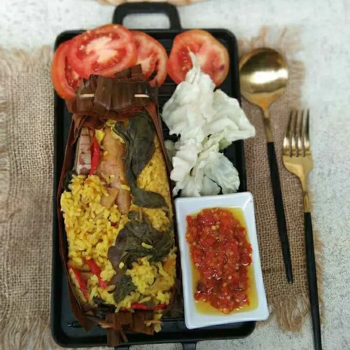 Pepes Nasi Bumbu Kuning Isi Sosis #JagoMasakMinggu8Periode3
