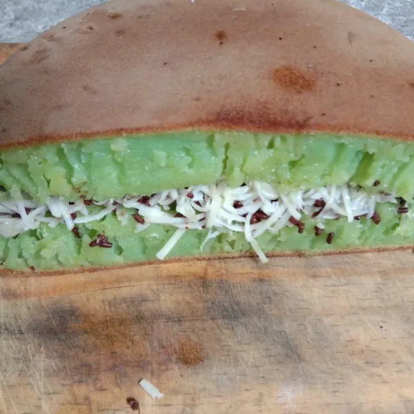 lipat jadi 2. potong2 siap disajikan.