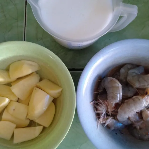 Siapkan bahan lainnya.