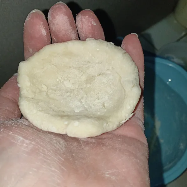 buat bulatan agak cekung.