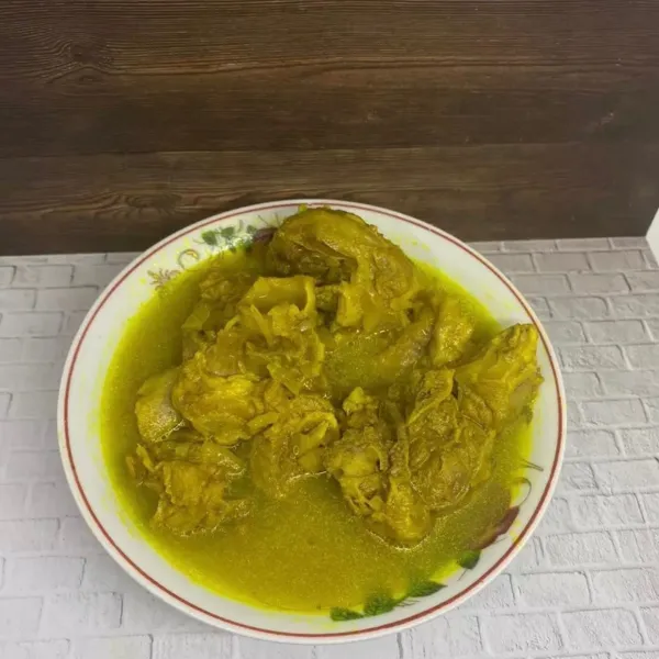 Letakkan ke mangkok dan gulai kambing siap dihidangkan.