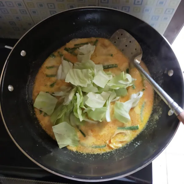 Lalu tambahkan kol.