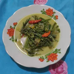 Pakis dan Cecek Kuah Santan