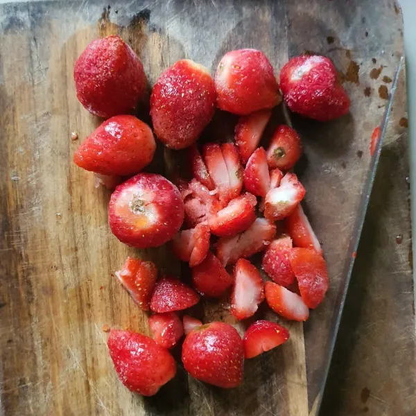 Potong-potong keci stroberi.