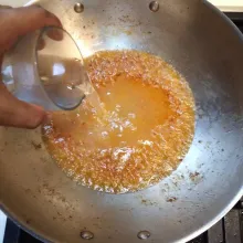 Tambahkan air sampai bumbu benar-benar matang dan tanak