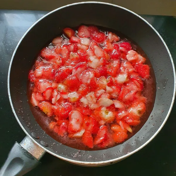 Diamkan hingga 10-15 menit hingha sarinya keluar.