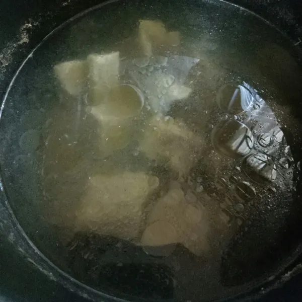 Rebus daging, lalu potong-potong,