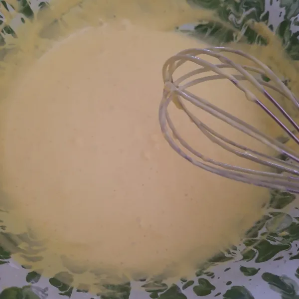 campurkan bahan A dengan bahan B. aduk rata. tutup rapat dan diamkan 15 menit sampai berbuih.