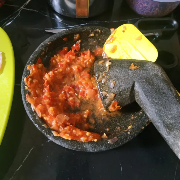 Haluskan bumbu halus