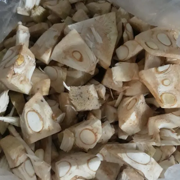 Potong nangka muda sesuai selera