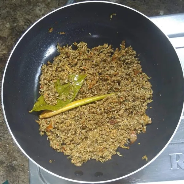 Aduk-aduk rata, masak sebentar, angkat, dinginkan