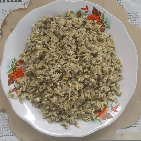 Cuci bersih ecol, tiriskan dan sisihkan