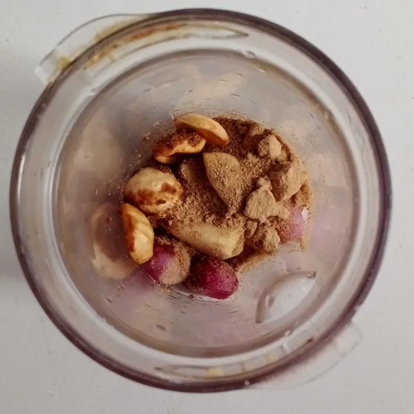 Blender semua bumbu tempe.