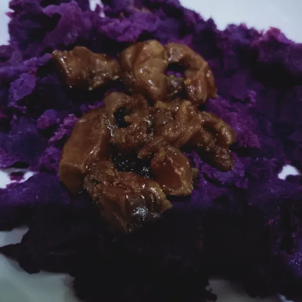 Tambahkan gula merah. Campur rata