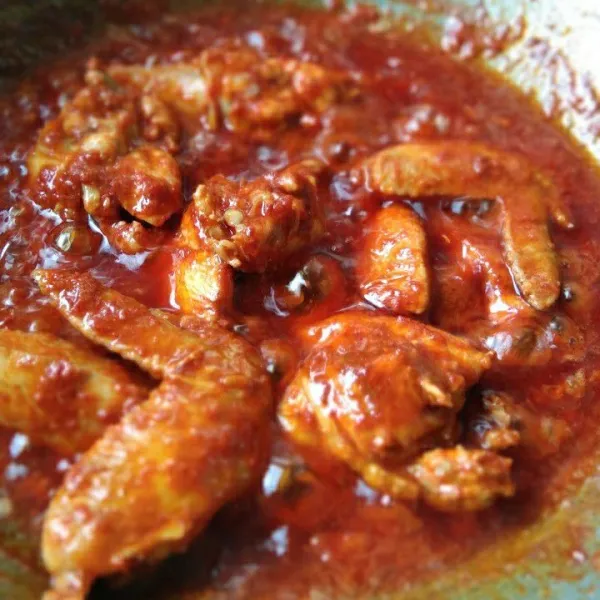 Koreksi rasa, masak hingga bumbu menyerap.