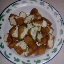 Potong-potong tahu pong sesuai selera, kalau saya 1 tahu pong dipotong menjadi 3 bagian.