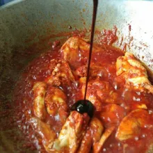Masak hingga kuah menyusut, tambahkan kecap manis, aduk rata.