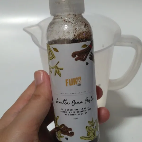 Campurkan pasta vanilla.