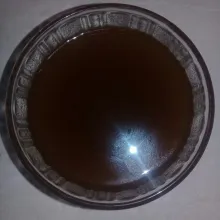 Masak air, gula merah, dan asam jawa. Masak hingga gula merah larut dan mendidih, masukkan garam, angkat, lalu saring.
