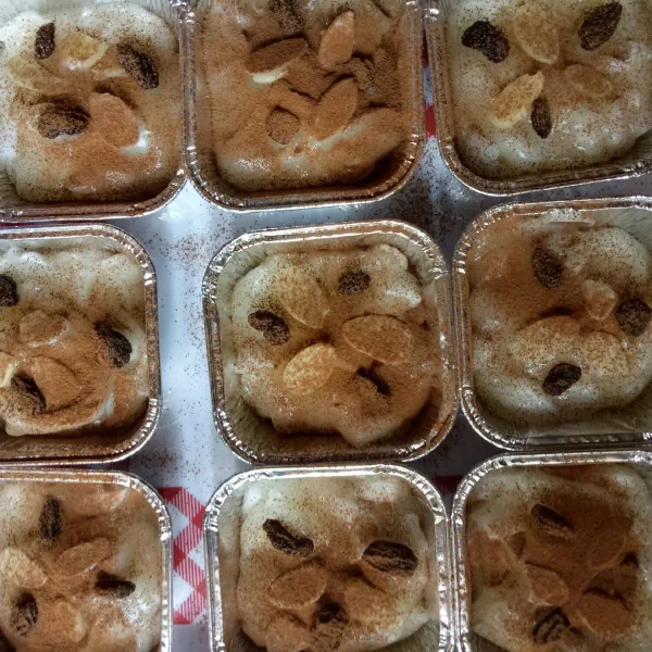 Panggang di oven metoda au bain marie selama 20 menit. Setelah matang beri taburan bubuk kayu manis.