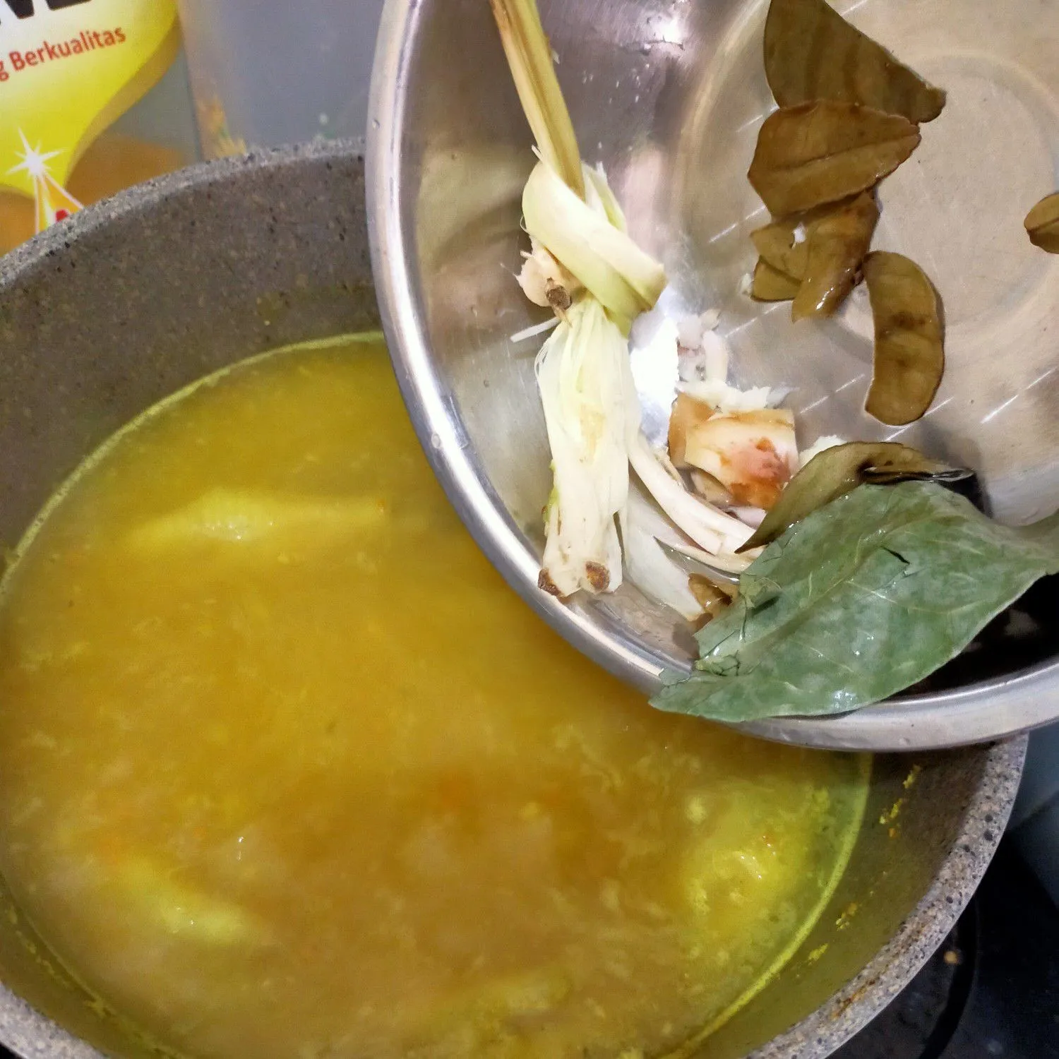 Step 4 Soto Ceker Bening Khas Betawi