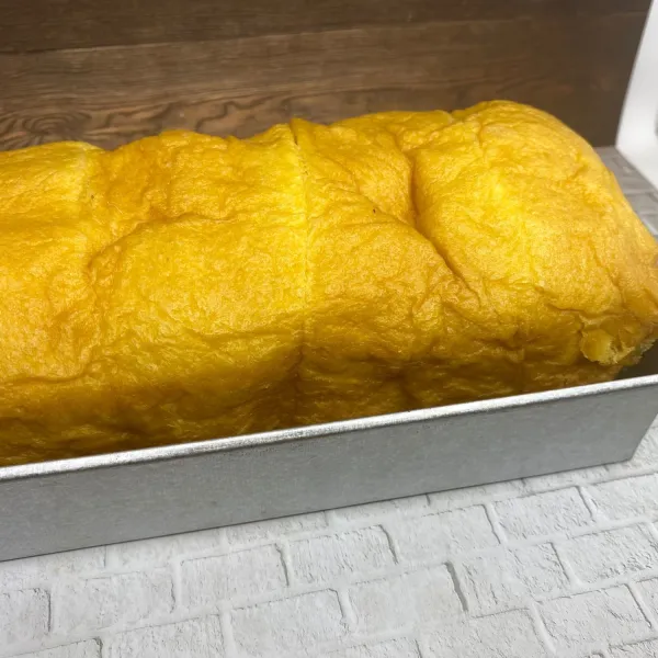 Setelah itu panggang dengan suhu 160 derajat selama 45 menit. Lalu keluarkan dari oven dan diamkan selama 5 menit.