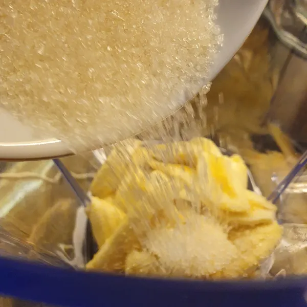 Masukkan dalam blender bersama gula, kental manis, santan.
