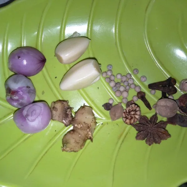 Siapkan bumbu.